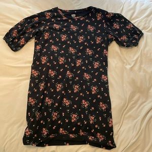 uniqlo girls dress. size 11-12. black with pink flower print